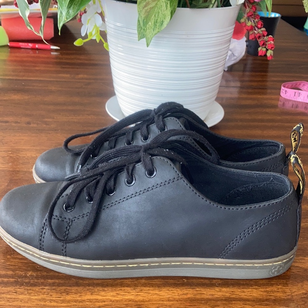 Dr. Martens 5 Eye black shoes unisex.